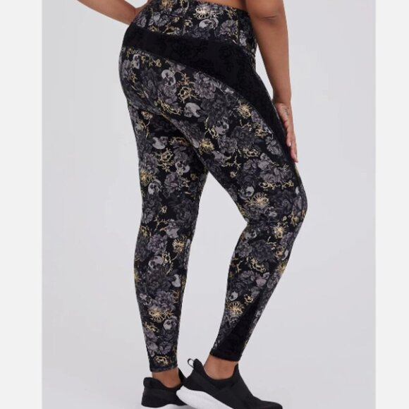 FULL SET! Active Tee, Pants, & Sports Bra!! 3 in one. - Picture 8 of 13